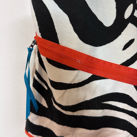Beautiful Vintage Joseph Ribkoff Black and White Zebra Top w/ Red Trim Old Money - Picture 4 of 5